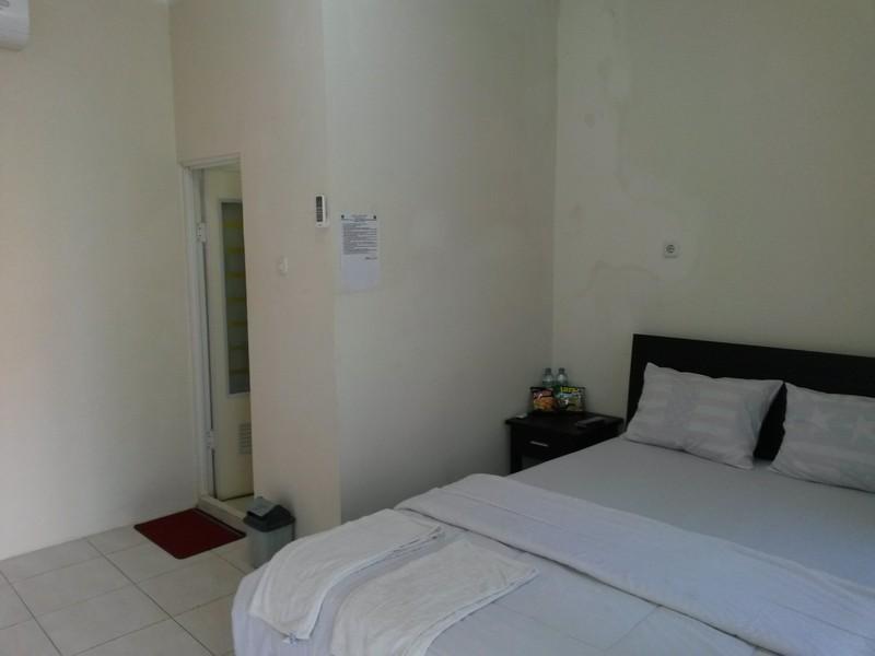 Hotel Dubai Sumenep Экстерьер фото